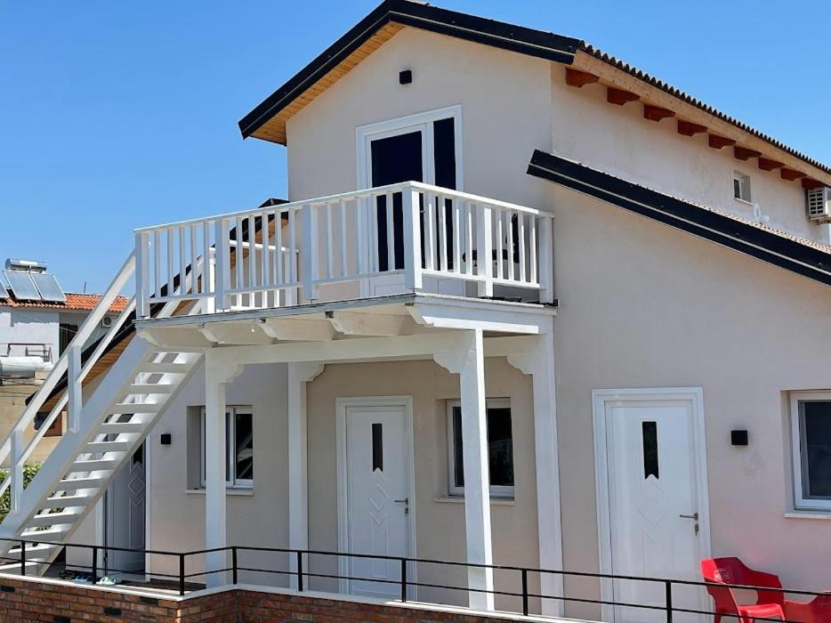 Guest Rooms Arbri Влёра Экстерьер фото