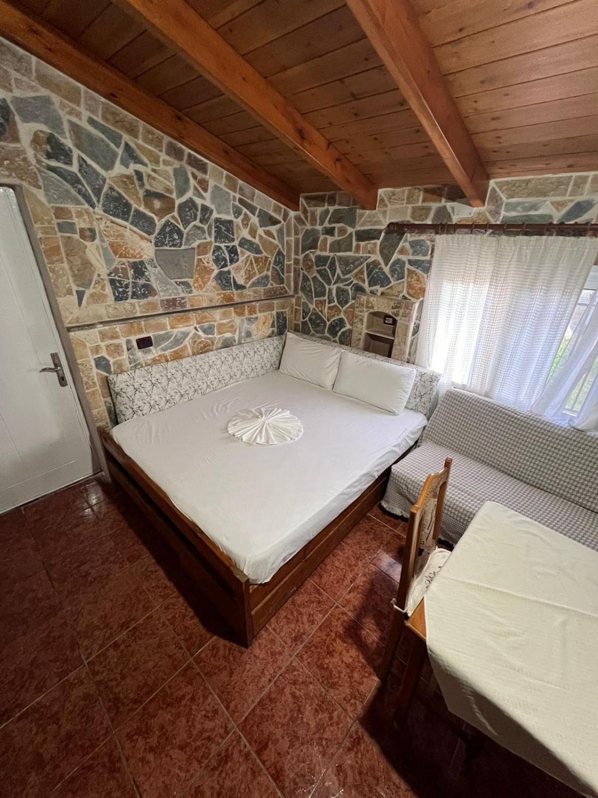 Guest Rooms Arbri Влёра Экстерьер фото
