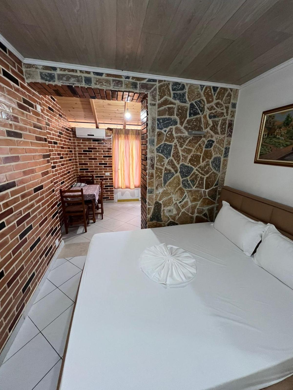 Guest Rooms Arbri Влёра Экстерьер фото