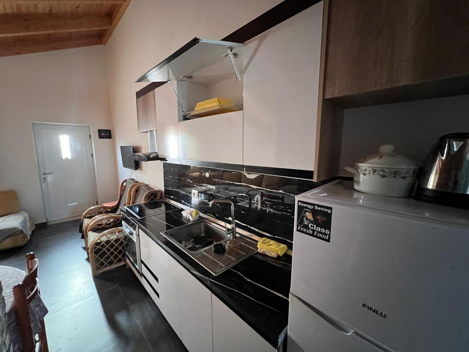 Guest Rooms Arbri Влёра Экстерьер фото