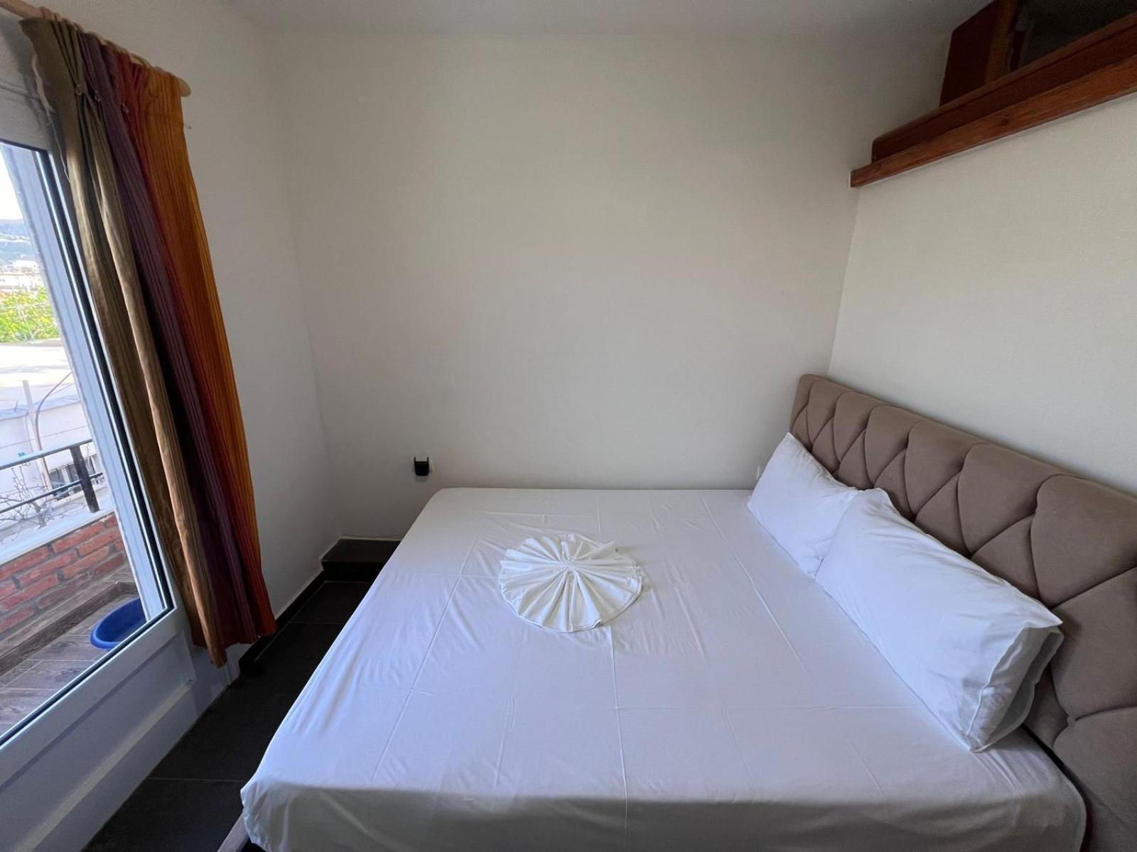 Guest Rooms Arbri Влёра Экстерьер фото
