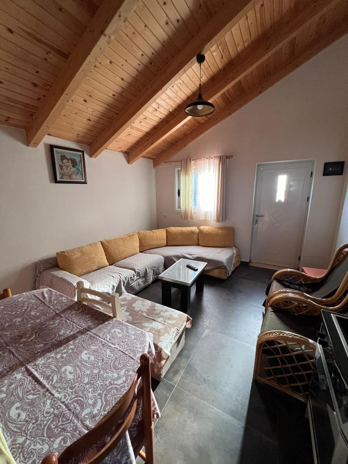 Guest Rooms Arbri Влёра Экстерьер фото