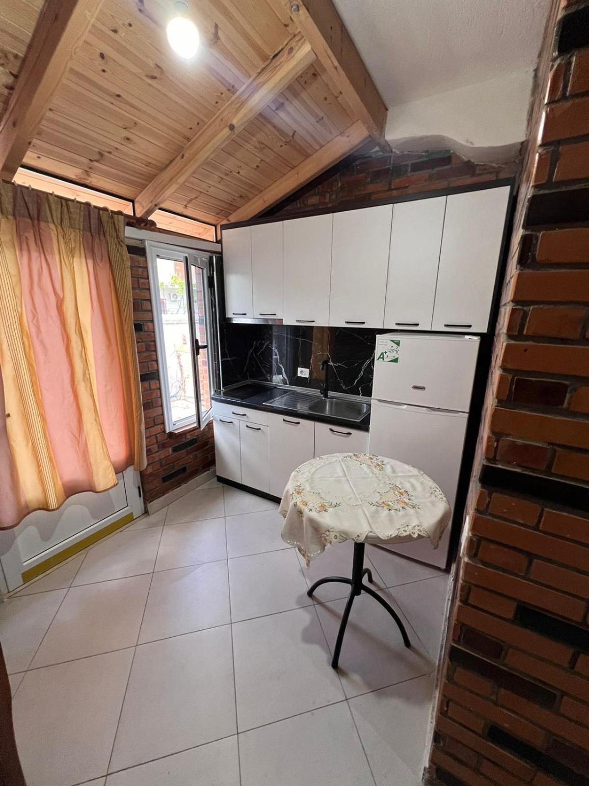 Guest Rooms Arbri Влёра Экстерьер фото