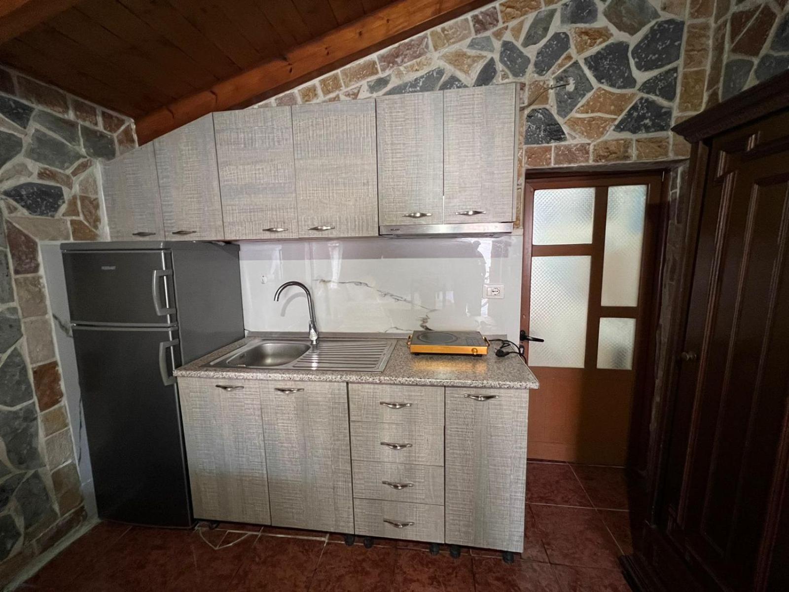 Guest Rooms Arbri Влёра Экстерьер фото