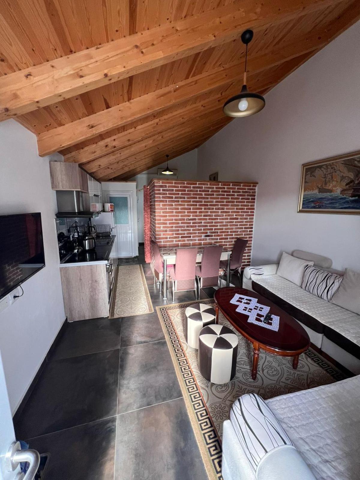 Guest Rooms Arbri Влёра Экстерьер фото