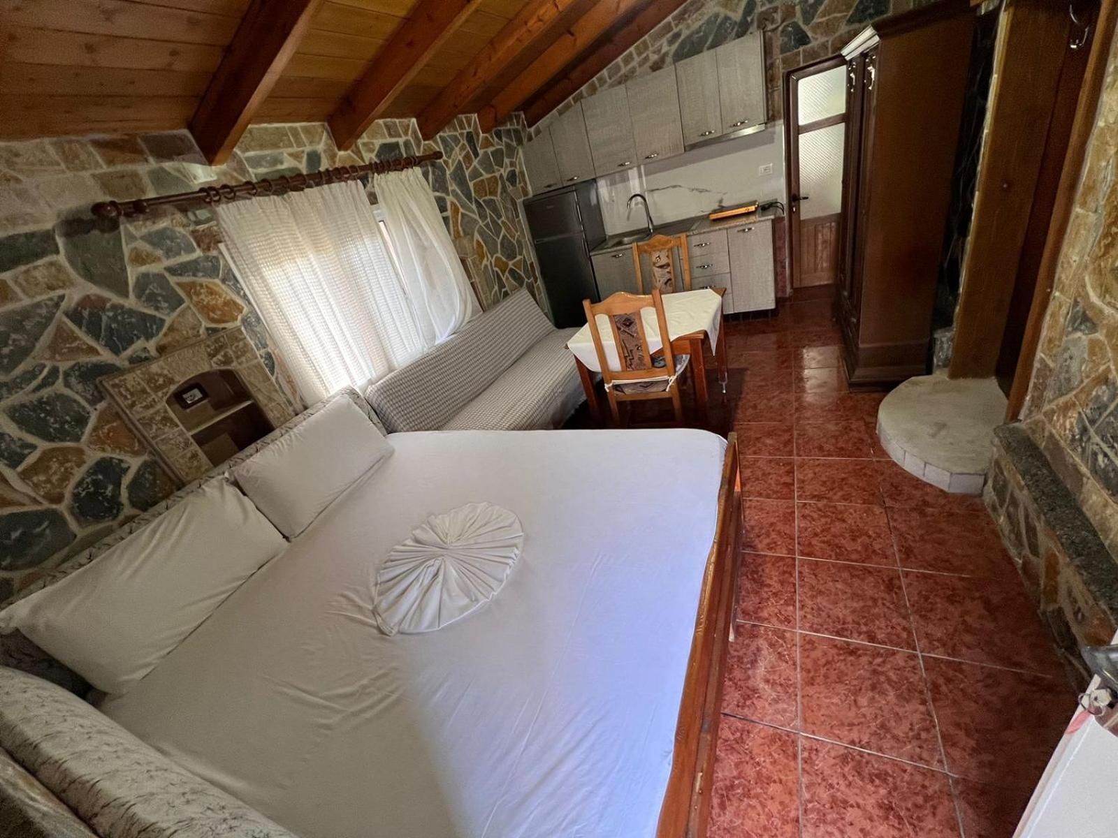 Guest Rooms Arbri Влёра Экстерьер фото