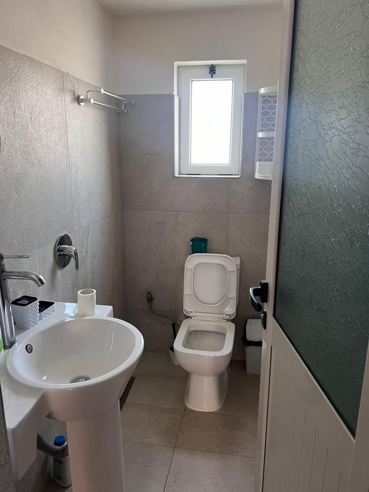 Guest Rooms Arbri Влёра Экстерьер фото